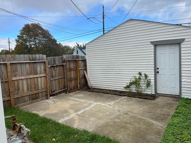 702 S Gladstone Avenue, South Bend, IN 46619