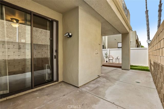 17722 Sergio Circle 102, Huntington Beach, CA 92647