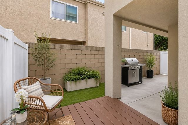 17722 Sergio Circle 102, Huntington Beach, CA 92647