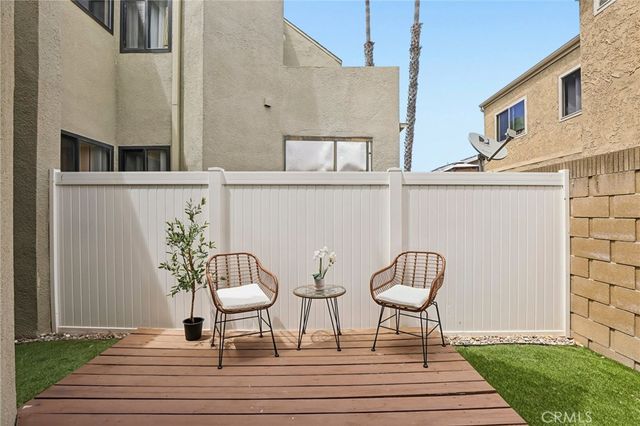 17722 Sergio Circle 102, Huntington Beach, CA 92647