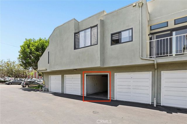 17722 Sergio Circle 102, Huntington Beach, CA 92647