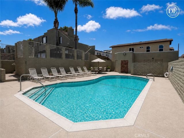 17722 Sergio Circle 102, Huntington Beach, CA 92647