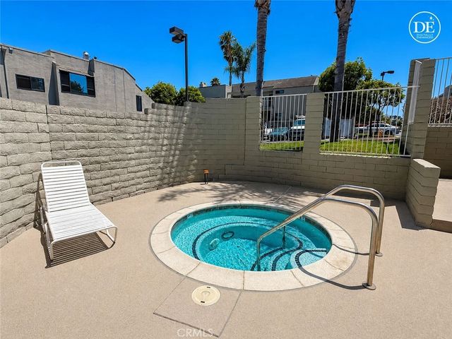 17722 Sergio Circle 102, Huntington Beach, CA 92647