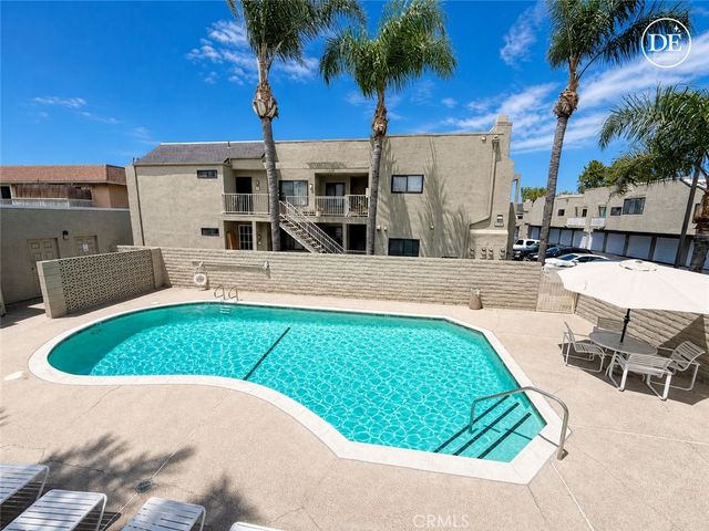 17722 Sergio Circle 102, Huntington Beach, CA 92647