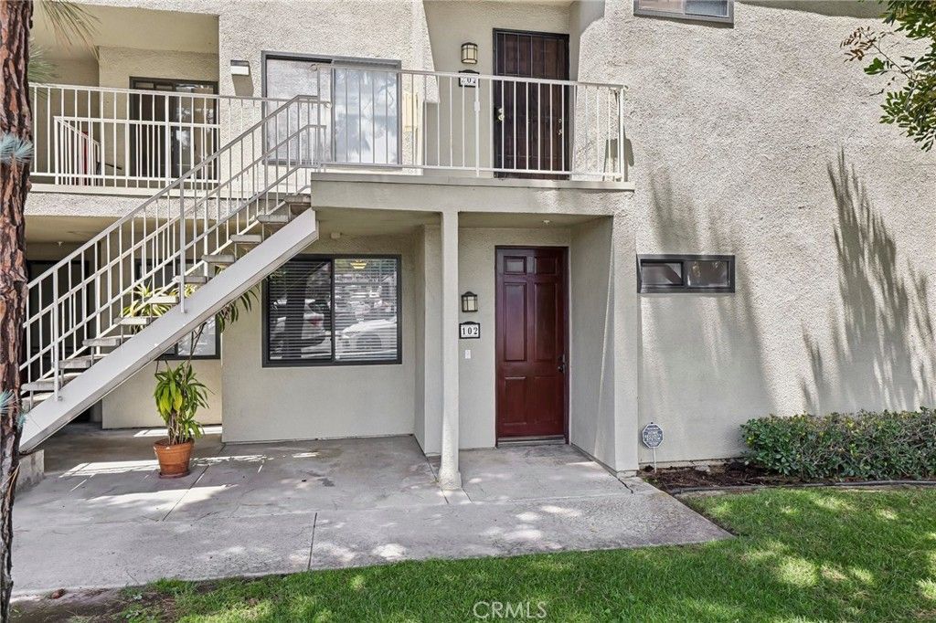 17722 Sergio Circle 102, Huntington Beach, CA 92647