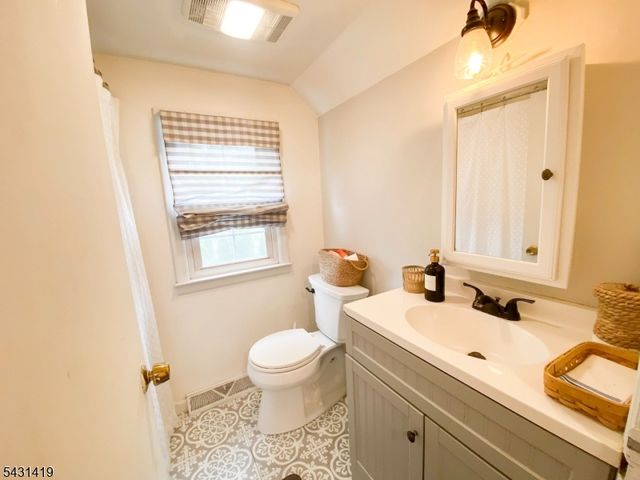 608 E Hendricks Blvd, South Plainfield Boro, NJ 07080