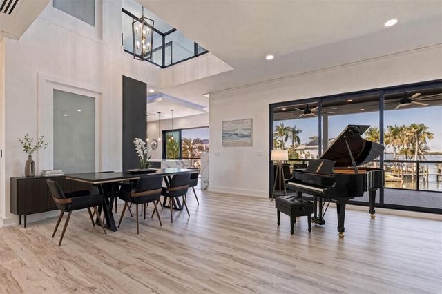 2121 BAYOU GRANDE BOULEVARD NE, St Petersburg, FL 33703