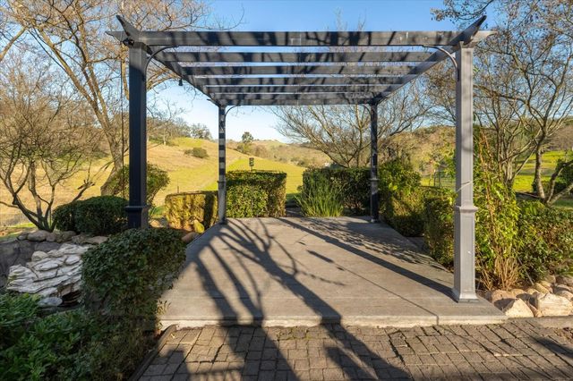 1385 Saddleback Dr, San Andreas, CA 95249