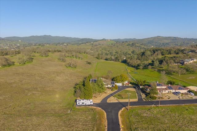 1385 Saddleback Dr, San Andreas, CA 95249