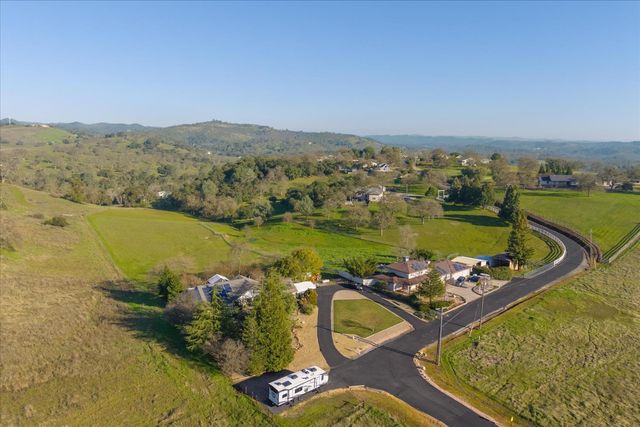 1385 Saddleback Dr, San Andreas, CA 95249