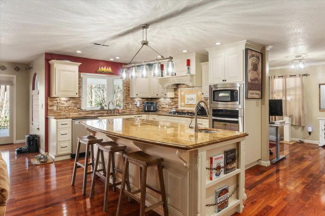 1385 Saddleback Dr, San Andreas, CA 95249