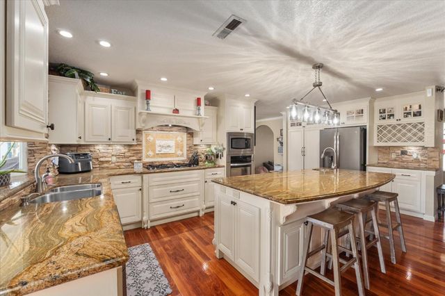 1385 Saddleback Dr, San Andreas, CA 95249