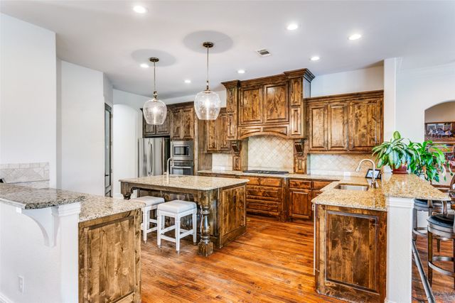1036 Falcon Creek Drive, Kennedale, TX 76060