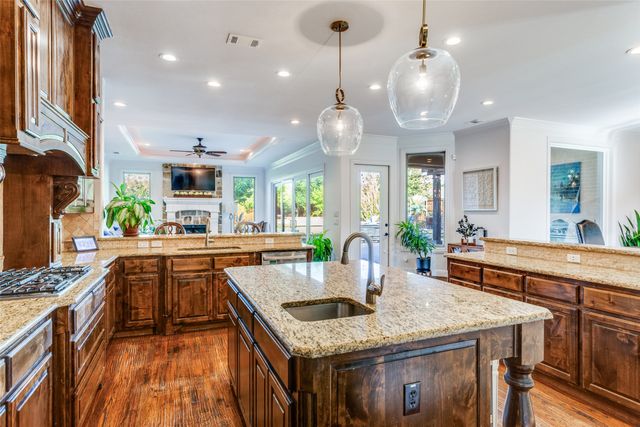 1036 Falcon Creek Drive, Kennedale, TX 76060