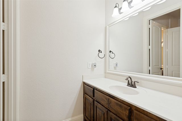 1036 Falcon Creek Drive, Kennedale, TX 76060