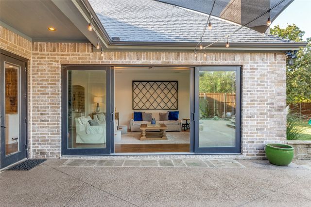 1036 Falcon Creek Drive, Kennedale, TX 76060
