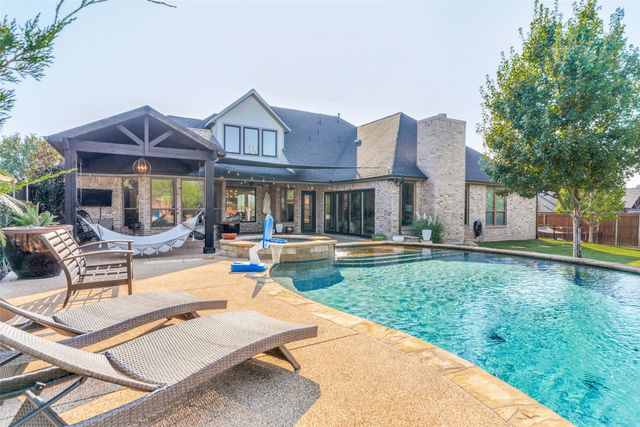 1036 Falcon Creek Drive, Kennedale, TX 76060