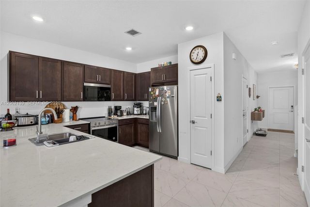 6015 Coralberry Street, Haverhill, FL 33415