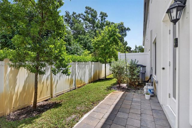 6015 Coralberry Street, Haverhill, FL 33415