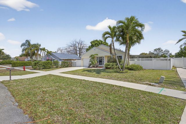 1172 Grandview Circle, Royal Palm Beach, FL 33411