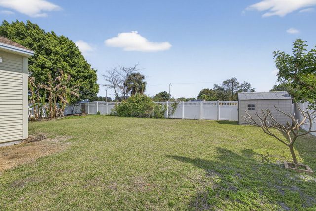 1172 Grandview Circle, Royal Palm Beach, FL 33411