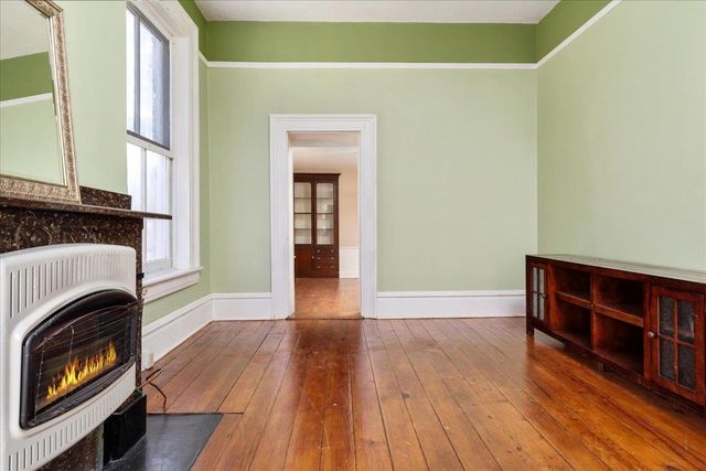 9400 S CONGRESS ST, New Market, VA 22844