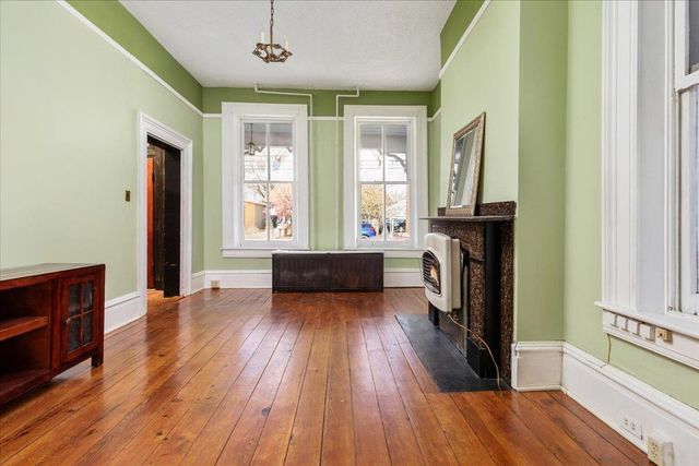 9400 S CONGRESS ST, New Market, VA 22844