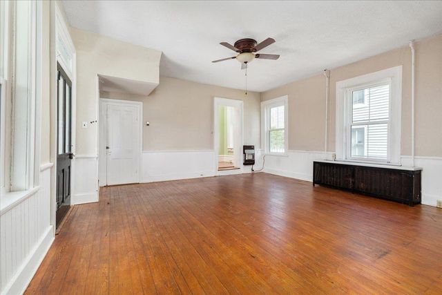 9400 S CONGRESS ST, New Market, VA 22844