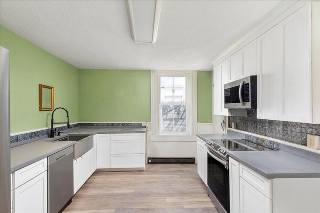 9400 S CONGRESS ST, New Market, VA 22844