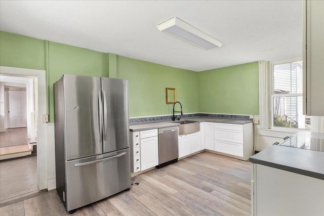 9400 S CONGRESS ST, New Market, VA 22844