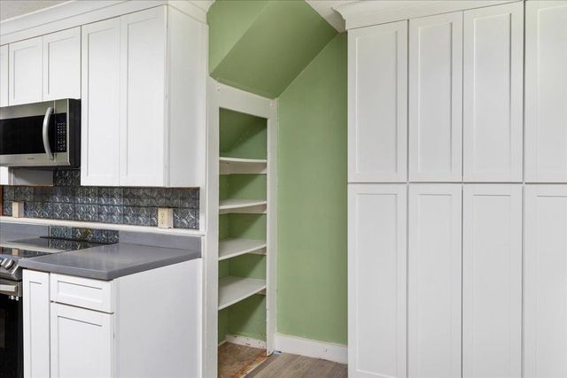 9400 S CONGRESS ST, New Market, VA 22844