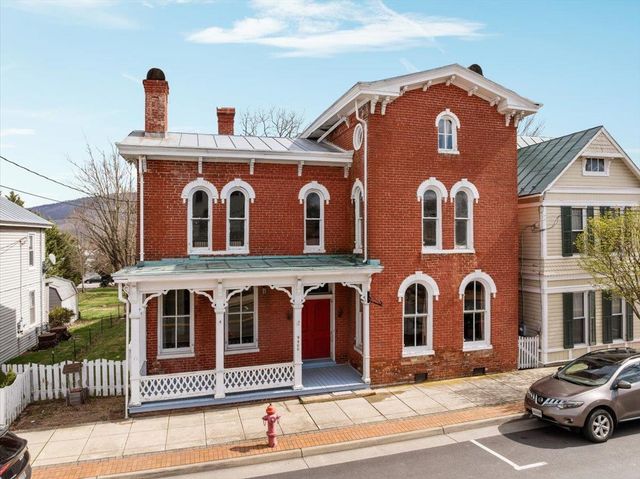 9400 S CONGRESS ST, New Market, VA 22844