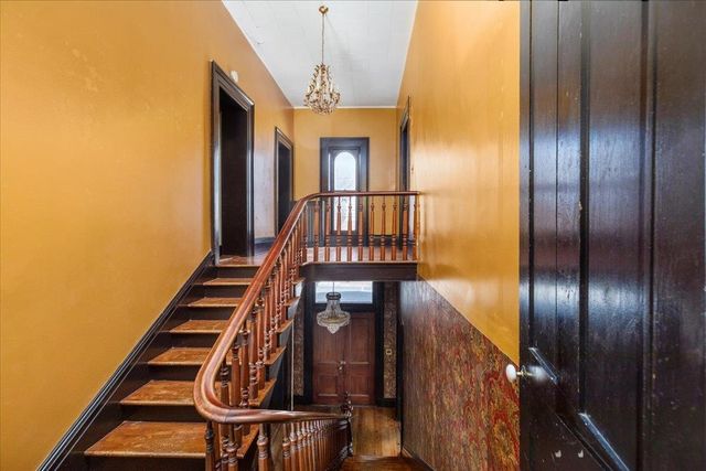 9400 S CONGRESS ST, New Market, VA 22844