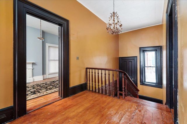 9400 S CONGRESS ST, New Market, VA 22844