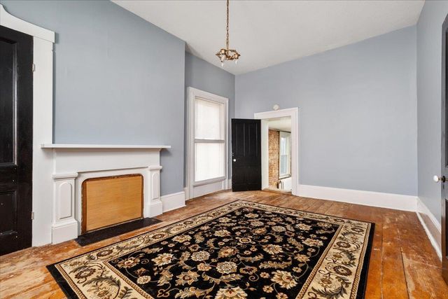 9400 S CONGRESS ST, New Market, VA 22844