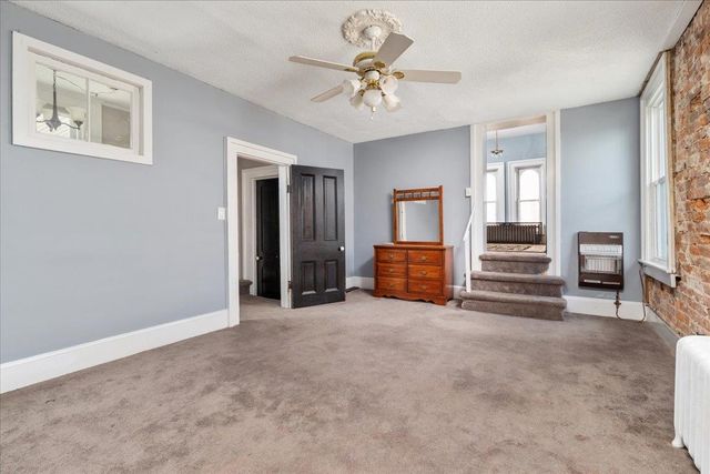 9400 S CONGRESS ST, New Market, VA 22844