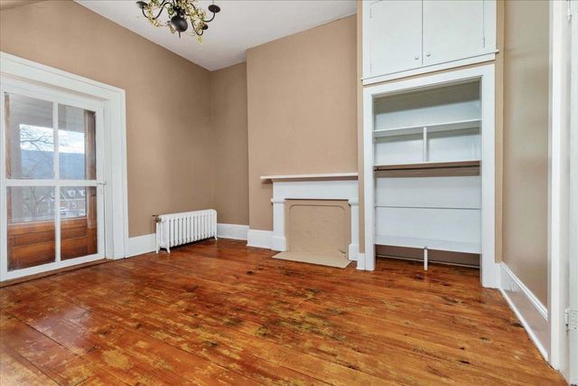 9400 S CONGRESS ST, New Market, VA 22844