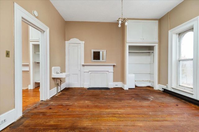 9400 S CONGRESS ST, New Market, VA 22844