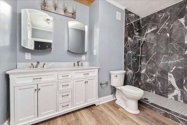 9400 S CONGRESS ST, New Market, VA 22844