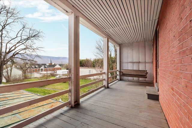 9400 S CONGRESS ST, New Market, VA 22844