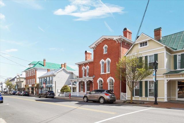 9400 S CONGRESS ST, New Market, VA 22844