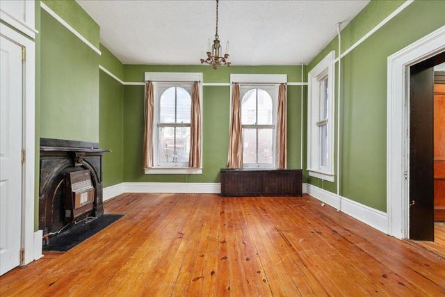 9400 S CONGRESS ST, New Market, VA 22844