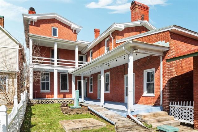 9400 S CONGRESS ST, New Market, VA 22844