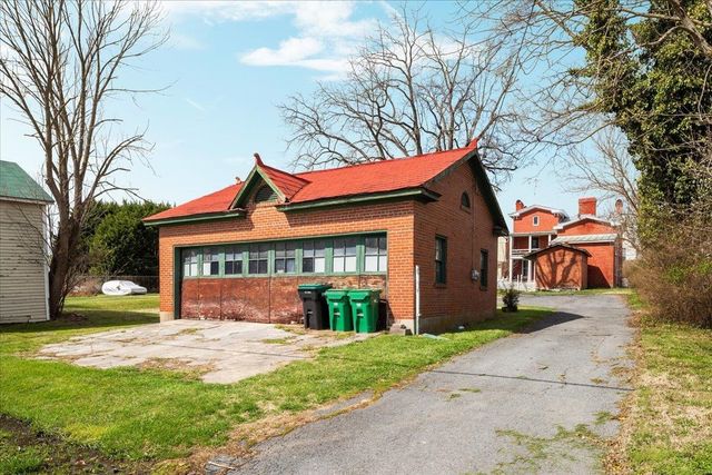 9400 S CONGRESS ST, New Market, VA 22844