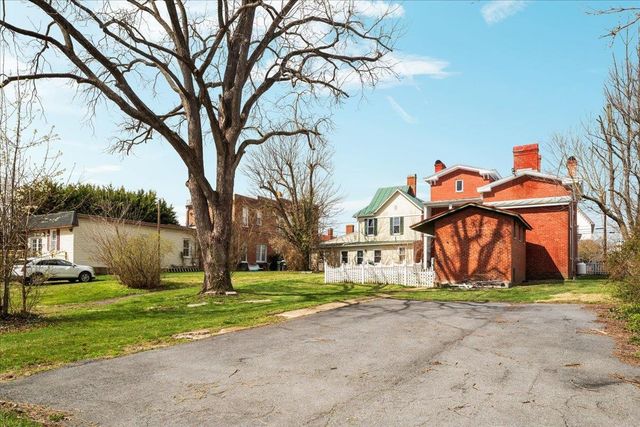 9400 S CONGRESS ST, New Market, VA 22844