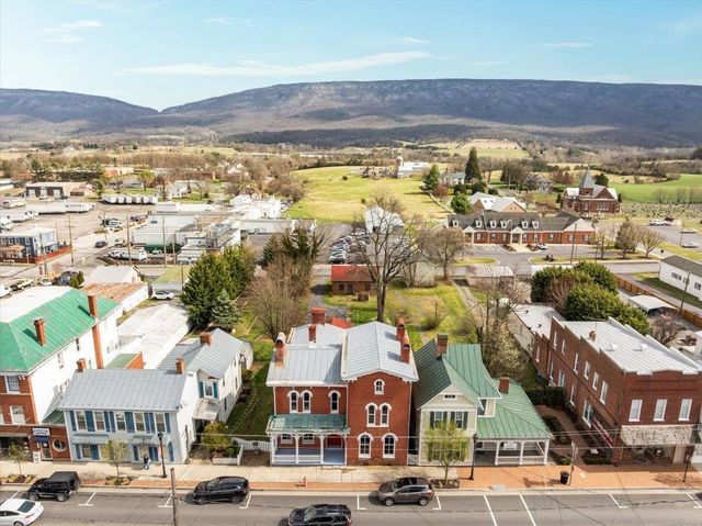 9400 S CONGRESS ST, New Market, VA 22844