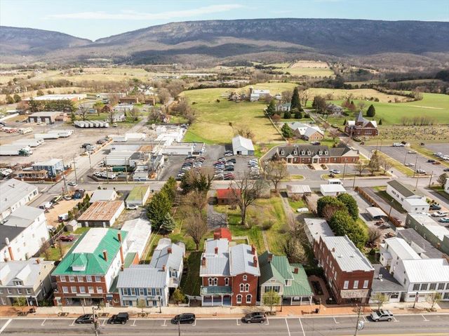 9400 S CONGRESS ST, New Market, VA 22844