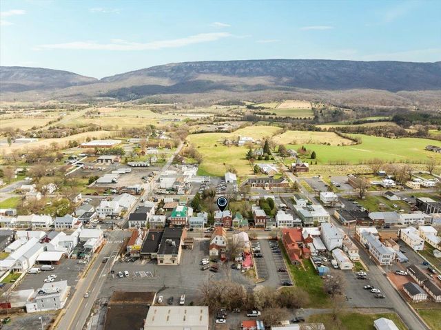 9400 S CONGRESS ST, New Market, VA 22844