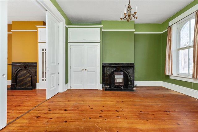 9400 S CONGRESS ST, New Market, VA 22844