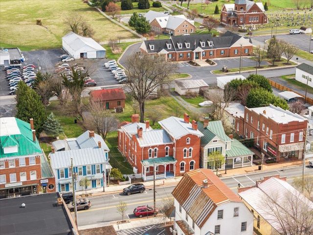 9400 S CONGRESS ST, New Market, VA 22844